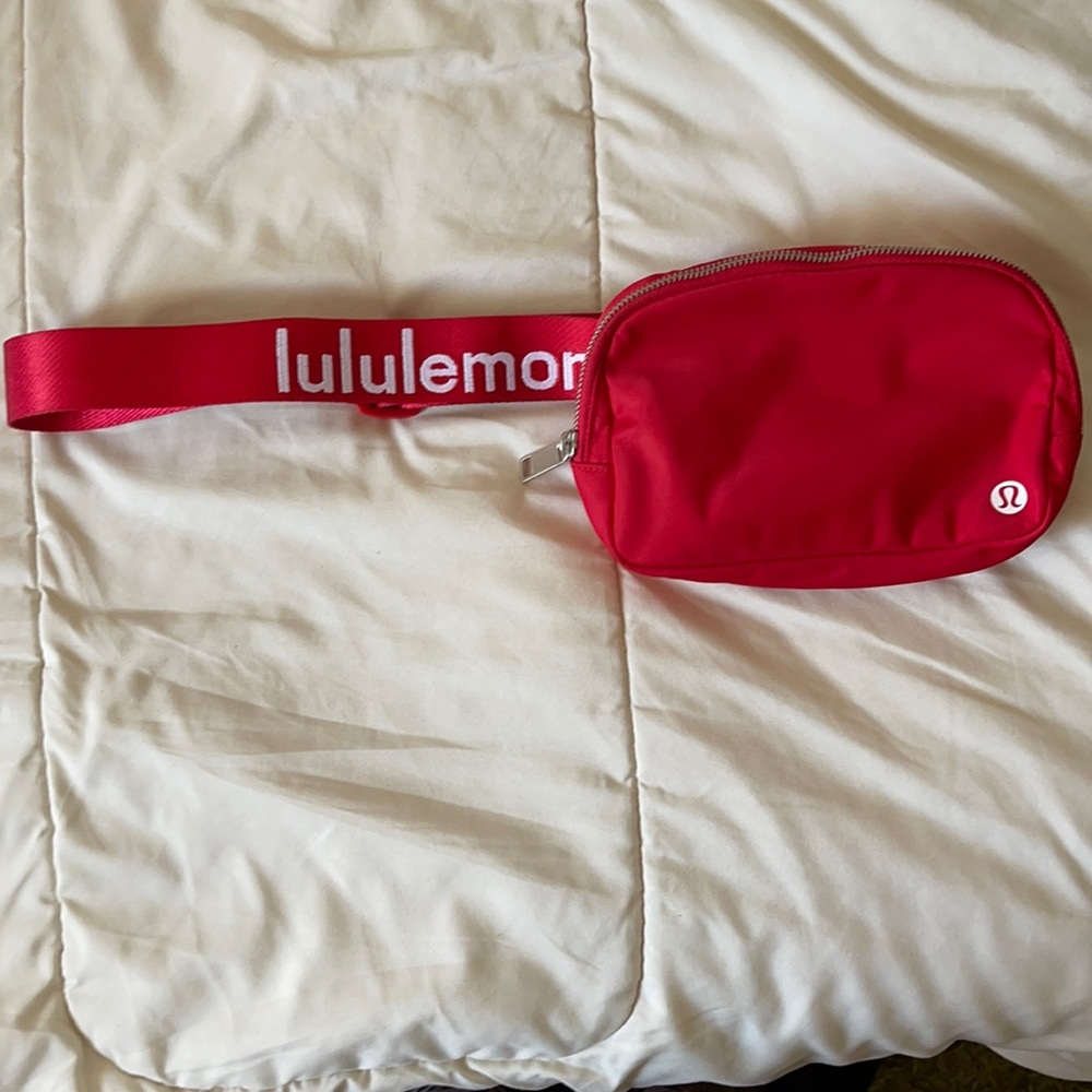 one of a kind lululemon red belt bag